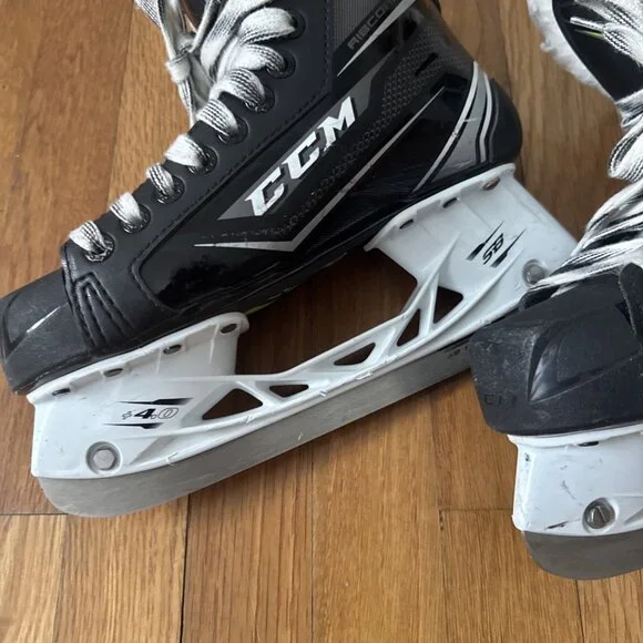 CCM Ribcor 74K Men's Skate Width D Size 5 Shoes 6